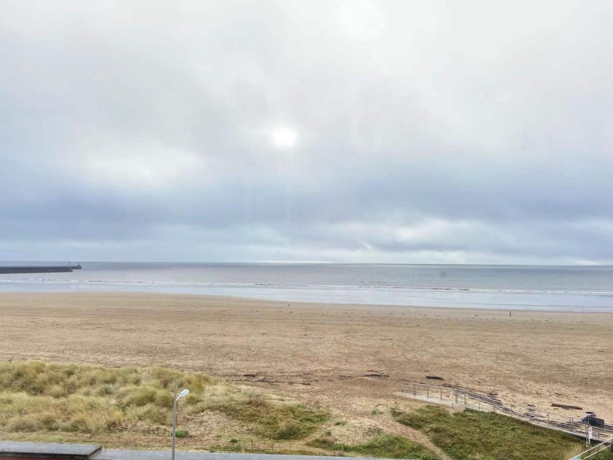 Beach Front Apt With Stunning Sea View Swansea Exteriör bild