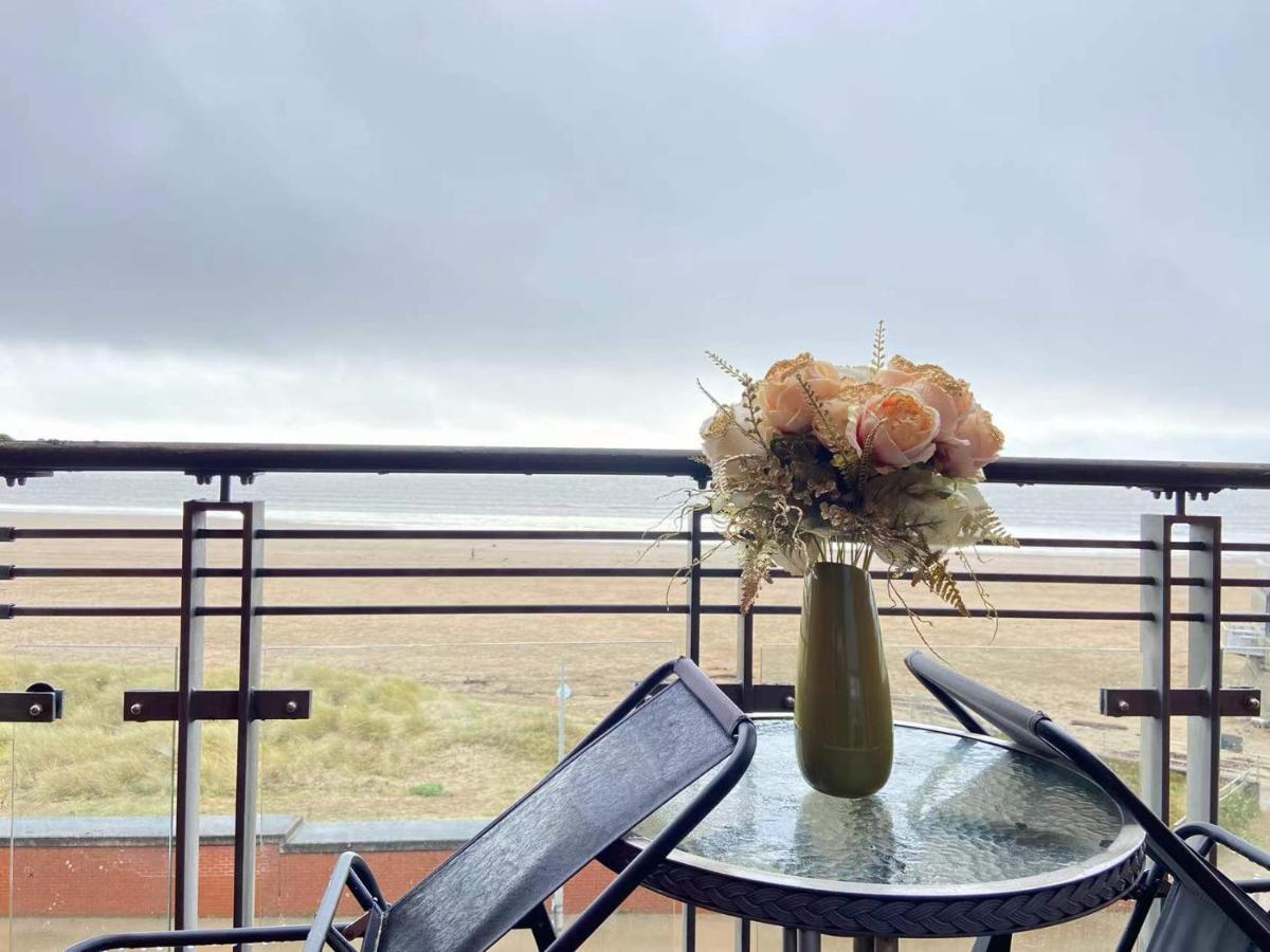 Beach Front Apt With Stunning Sea View Swansea Exteriör bild