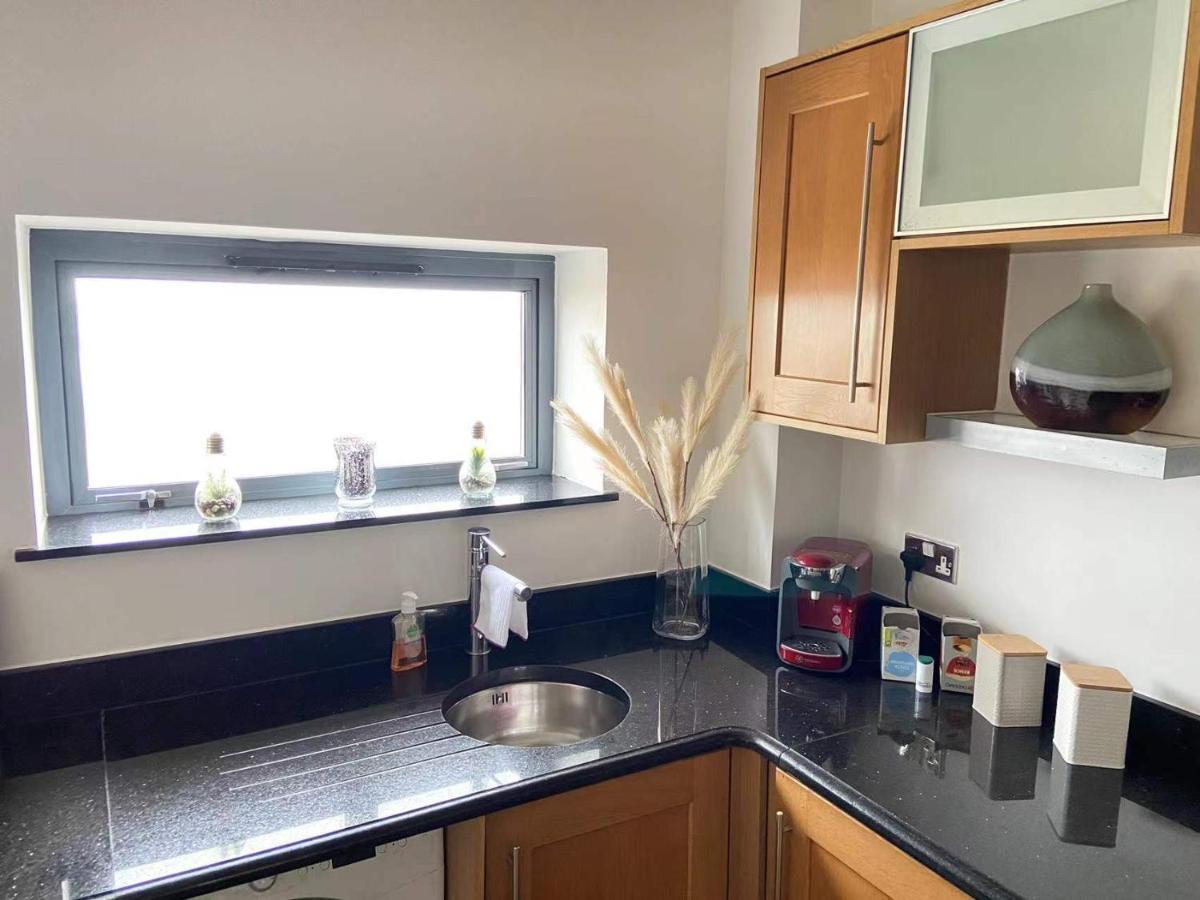 Beach Front Apt With Stunning Sea View Swansea Exteriör bild