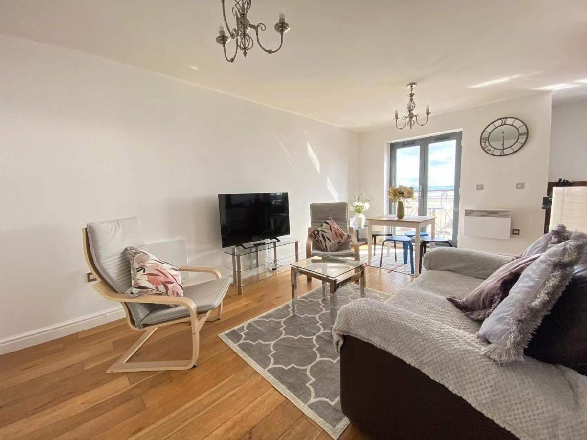 Beach Front Apt With Stunning Sea View Swansea Exteriör bild